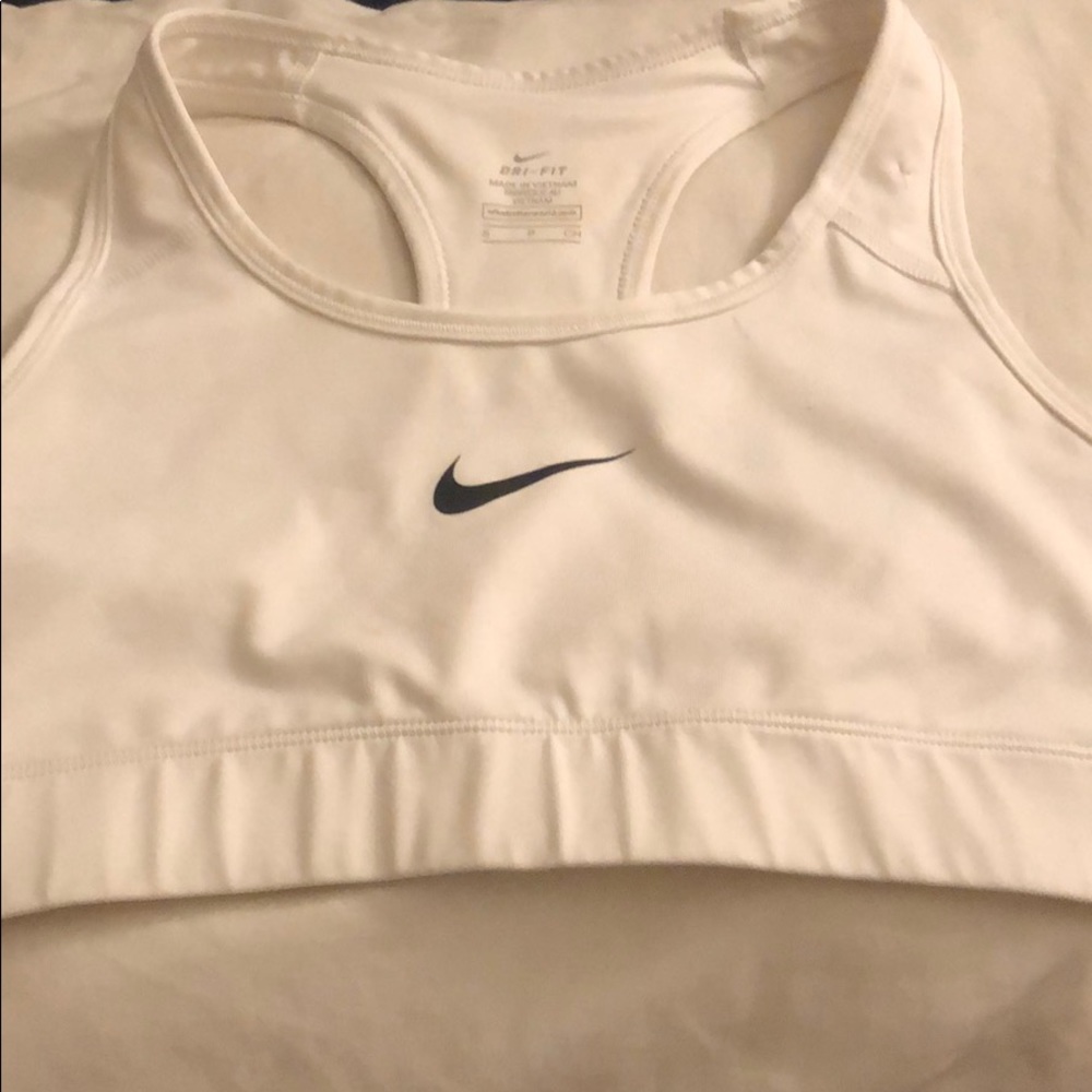 white nike sport bra